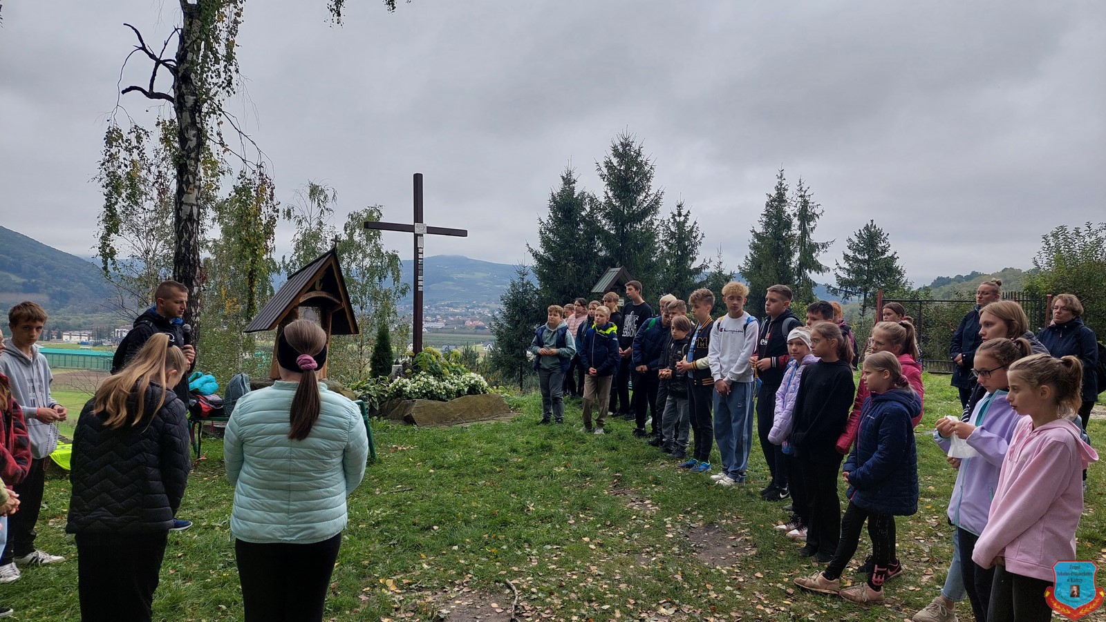 XXII Zlot Turystyczno-Krajoznawczy - modlitwa młodzieży na górze Zyndrama