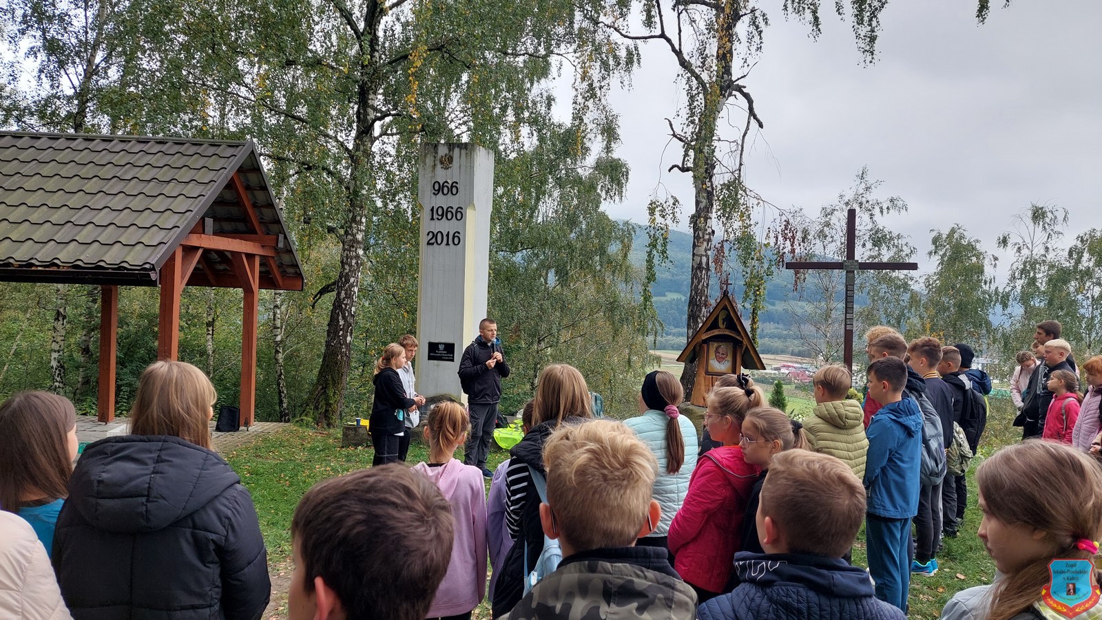XXII Zlot Turystyczno-Krajoznawczy - modlitwa młodzieży na górze Zyndrama
