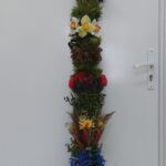 Palma wykonana przez Edytę Hejmej (gałązki wierzbowe, bukszpan, kwiaty z bibuły)