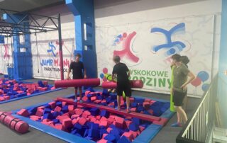 Uczniowie kl. 7 w JUMP MANII - Dzień Dziecka