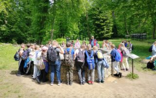 Dziedziniec przed zamkiem- studnia