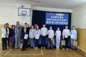 Uczestnicy konkursu z organizatorami.