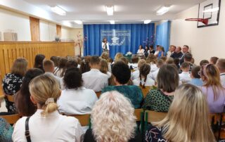 Rozpoczęcie uroczystości - przemawia pani dyrektor