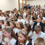 Zgromadzeni uczniowie i rodzice