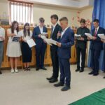 Występ ósmoklasistów (4 uczennice, 6 uczniów)