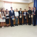 Do ósmoklasistów przemawia wychowawczyni