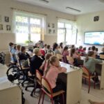 Uczniowie podczas prelekcji nt. oszczędzania wody