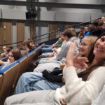 Uczniowie na widowni