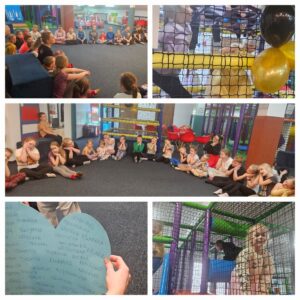 Uczniowie podczas zabawy andrzejkowej.