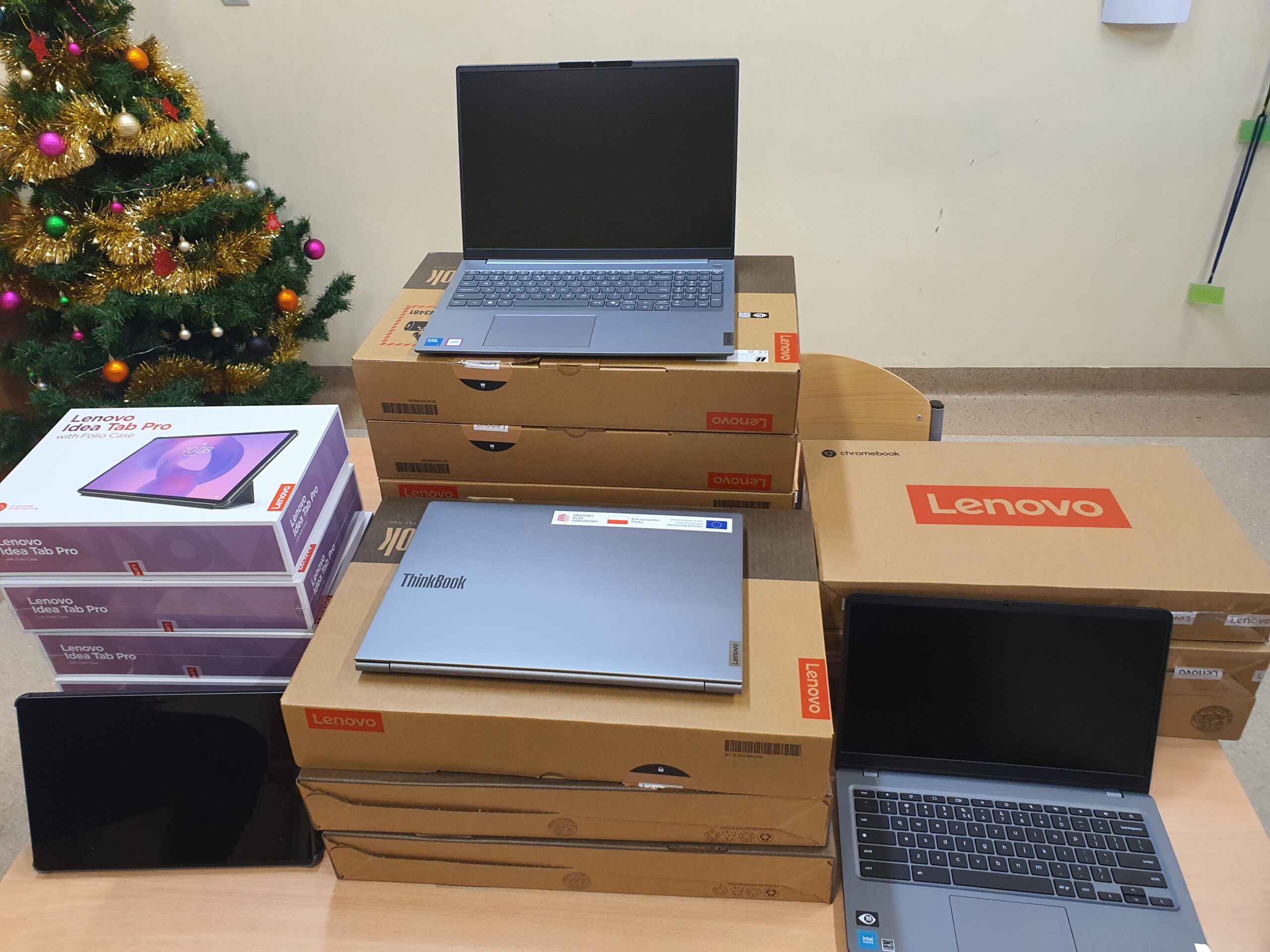 Sprzęt komputerowy otrzymany w ZSP w Kadczy