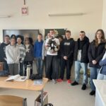 Uczniowie Zespołu Szkół im. Św. Kingi wręczyli Kalendarz adwentowy naszym ósmoklasitom