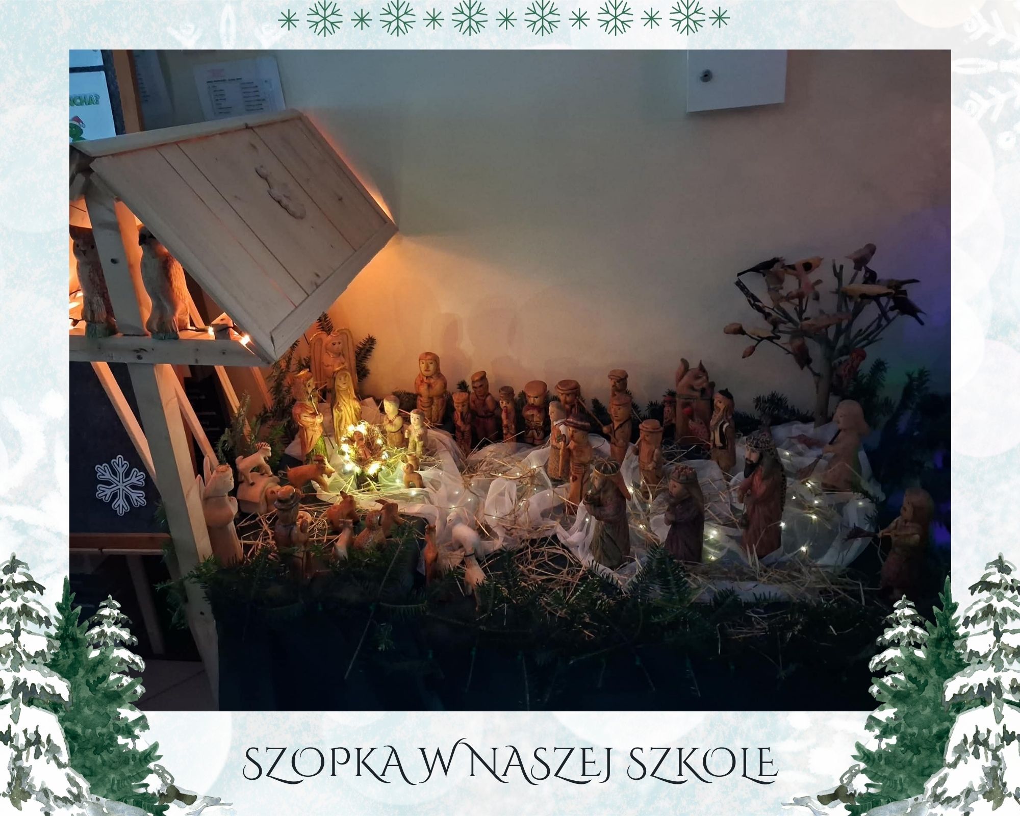 Zdjęcie szopki w naszej szkole: drewniane figurki