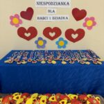 Naszyjniki - medale wykonane przez dzieci dla babć i dziadków