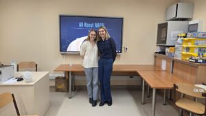 Rylie Mundell i nauczycielka języka angielskiego Karolina Porębska
