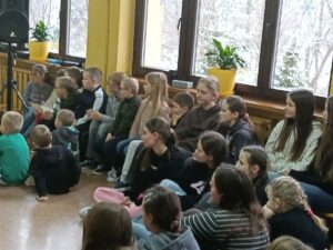 Uczniowie podczas apelu.