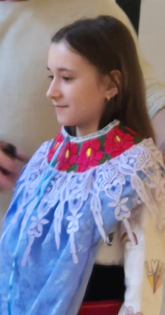 Uczennica w stroju meksykańskim.