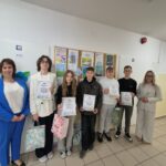 Zdjęcie laureatów z organizatorkami