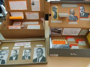 Pudełka z historią w środku.