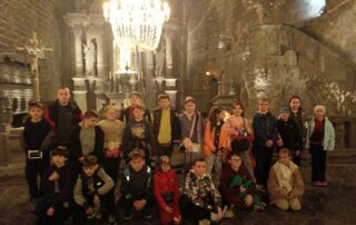 Uczniowie klas III i IV w Kaplicy św. Kingi w Kopalni Soli w Wieliczce.