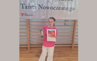 Julia z dyplomem i nagrodą