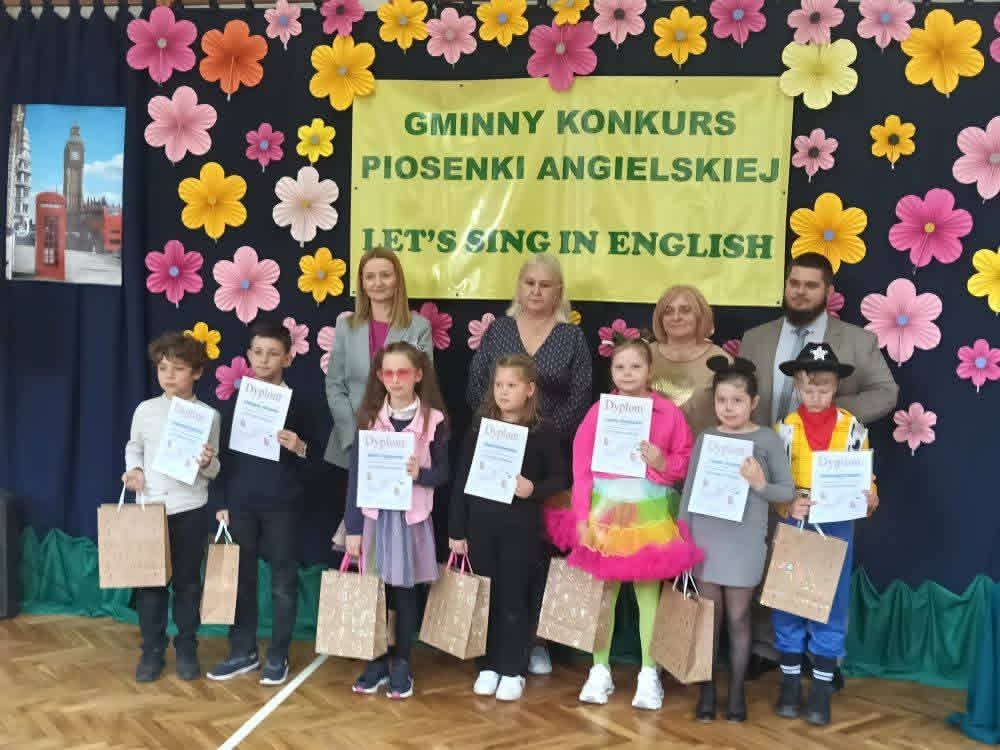 Uczestnicy VIII Gminnego Konkursu Piosenki Angielskiej „Let’s Sing in English”