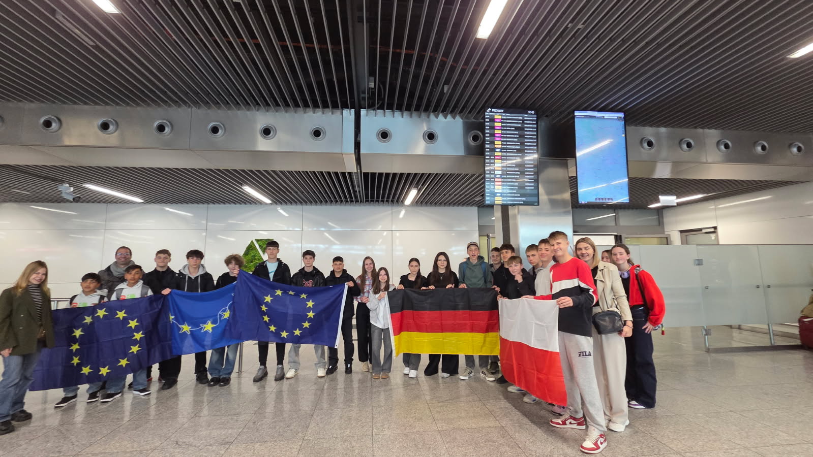 Uczestnicy wymiany z Polski Niemiec na lotnisku w Balicach